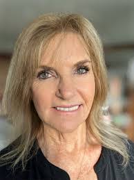 Daphne Manning's Instagram, Twitter & Facebook