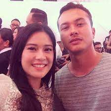 Anda tentu tidak asing dengan nama baca juga: Profil Terlengkap Nicholas Saputra Mulai Masa Kecil Dan Keluarga Agama Perjalanan Karier Pacar Hingga Foto Terbarunya Dont Sad