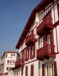 De Biarritz A Saint Jean De Luz Nos Meilleures Adresses Deco Sur La Cote Basque Elle Decoration
