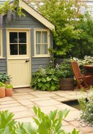 abri de jardin en bois pas cher comment l embellir facilement abri de jardin cabane de jardin bois abris de jardin peints