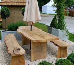 Rustikale Gartenmobel In 2020 Rustikale Gartenmobel Rustikaler Garten Gartentisch Holz Rustikal
