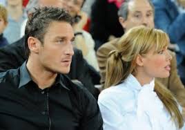Le strade si illuminano di fiaccole e vengono attraversate dalle processioni in cui si ripercorre il processo, il calvario e la morte di gesù. Isabel Totti Nome Cosa Significa Origine E Onomastico