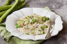 Risotto con le fave fresche e le cipolline novelle, un'antica e facile ricetta della nonna per un saporito risotto di stagione: Risotto Con Stoccafisso Norvegese E Fave Una Streghetta In Cucina