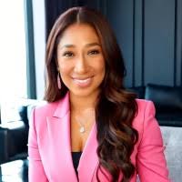 Elia Santiago's Instagram, Twitter & Facebook