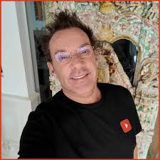 Frieda Vogel's Instagram, Twitter & Facebook