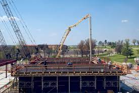 Unter berücksichtigung des tatsächlich entscheidenden punktes der standsicherheit, handelt es sich auch bei den umgangssprachlich bezeichneten schalungen um traggerüste, welche die anforderungen der einschlägigen technischen regelwerke erfüllen müssen. Betondecke Ausschalen Ausschalfrist