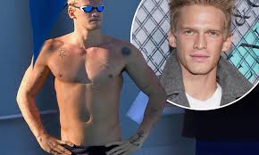 Cody simpson is a 24 year old australian singer. Cody Simpson Insists It Was Cold After Being Photographed Wearing Very Skimpy Speedos Daily Mail Online