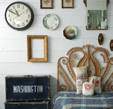 Since the jewelry organizer can be mounted, it also becomes a decor. Inspiring And Budget Friendly Vintage Bedroom Ideas Youramazingplaces Com