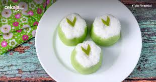 250 gr tepung beras ketan 50 gr tepung beras 150 ml air daun suji atau pewarna makanan berwarna hijau yang dicampur. 10 Jenis Kue Basah Tradisional Indonesia Dengan Rasa Lezat Nan Menggiurkan