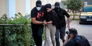 Επίθεση που σοκάρει και ξυπνά άγριες μνήμες από την επίθεση στην ιωάννα, πραγματοποιήθηκε στο κολωνάκι και συγκεκριμένα τη μονή πετράκη. Epi8esh Me Bitrioli Apo To Iefimerida Gr