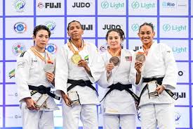 🎉 Way to go, Mariah Holguin! 🥉✨...