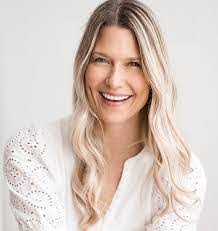 Tara Devault's Instagram, Twitter & Facebook