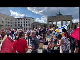 Gerne können sie ein paar grußworte an die teilnehmer. Berlin Demo Am 29 August 2020 Das Sind Die Menschen Die In Berlin Demonstrieren Youtube