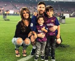 1 球队主场 诺坎普球场 可容纳接近十万名观众，是全 欧洲 最大及世界第二大的足球场。. æ¢…è¥¿æ‡‚æ„Ÿæ© ä¸ºæ„Ÿè°¢ä¸­å›½æä¾›5ä¸‡ç–«è‹— æ¢…çƒçŽ‹å¾ˆæ„ŸåŠ¨å›žèµ ä¸‰ä»¶çƒè¡£ å‡¤å‡°ç½'