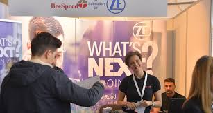 Târgul de carieră 'angajatori de top' revine în bucureşti, pe 5 şi 6 aprilie, la sala palatului, unde cele 130 de companii participante vor pune la dispoziţie celor interesaţi peste 6.000 de joburi, a anunţat organizatorul evenimentului, catalyst solutions, companie românească de consultanţă în resurse. Cel Mai Mare Targ De Joburi Se Extinde In Ce OraÈ™e Vor Recruta Angajatorii De Top In AceastÄƒ PrimÄƒvarÄƒ