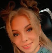 You know when you're rocking the no makeup look and you assume you're  looking all beachy natural ח cute but then you look in the mirror and you  look like a victorian