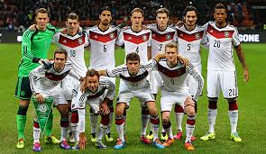 Zahlreiche spieler der deutschen nationalelf stellten freudentrunkene beiträge. Dfb Fahrplan Fur 2014 Erst Ein Spiel Geplant