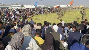 Footage shows people crowding the airport tarmac in kabul after the taliban entered the afghan capital. Ssnqa9k94s7qum