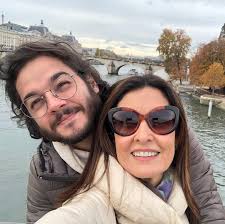 O político derreteu o coração dos internautas ao postar uma série de. Apos Longas Ferias Fatima Bernardes E Tulio Gadelha Se Despedem De Paris Tv Foco
