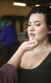 Hi everyone, I'm Savannah, the owner of Faced Artistry! 🫶🏼 I'm a  traveling bridal hair and makeup artist based in Bend, OR and am currently  booking weddings for 2025! I specialize in