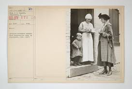 File:Food Administration - Anti-Waste Campaign - American housewife signing  Food Sonervation car in Cincinnati, Ohio, 1917 - NARA - 31481792.jpg -  Wikimedia Commons