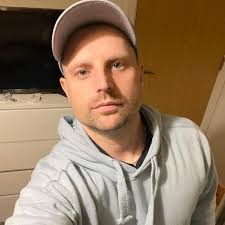 If the zombie apocalypse sweeps across Hanoi... How would you survive?