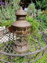 Solar laternen für den garten liefern spannende lichtmomente und können zur direkten oder solar led gartenleuchte mit 200 cm lampenmast und akku 15 lumen solar laterne garten groß 3 6 von 5. Edelrost Laternen Fur Haus Und Garten Angels Garden Dekoshop