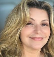 Lisa Steinmetz's Instagram, Twitter & Facebook