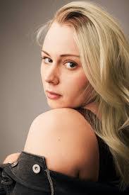 Amber Shea's Instagram, Twitter & Facebook