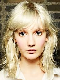 Ich hab jetzt schon ziemlich lange schwarz, und irgendwie gfallt es mir nicht mehr. Haare Blondieren Das Solltest Du Unbedingt Beachten Stylight