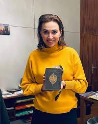 Die juristin alma zadic (33) sitzt seit oktober für die liste pilz im nationalrat. Eine Tasche Findet Die Richtige Tragerin Justizministerin Alma Zadic Bernanderl Upcycling