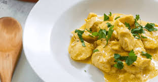 Poulet Au Lait De Coco Curry Une Recette Devenue Incontournable En 2020 Recette Poulet Curry Poulet Lait De Coco Recette Poulet Coco