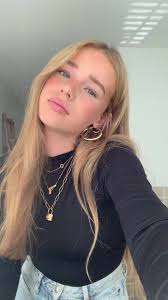 Aaliyah (@vyfhtrys8c1)