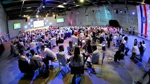 S'il vous venait à l'esprit de tenter de battre ce record, sachez qu'il est aujourd'hui d'1 minute et 34 secondes. Ils Ont Battu Le Record Du Monde De La Bonne Humeur