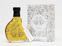 Packaging Of The World Creative Package Design Archive And Gallery Medusa Olive Oil Student P Olive Oil Packaging Creative Packaging Design Packaging Design