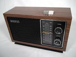 Sold Vintage Sony Am Fm 2 Band Transistor Table Radio Model Tfm 9430w Sony Transistor Radio Radio Vintage Radio