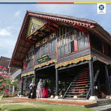 Rumah adat aceh disebut juga krong bade aceh. Asean Foundation On Twitter Indonesia Has Many Traditional Houses With Different Characteristics Called Rumah Adat One Of The Most Well Known Rumah Adat Is Rumoh Aceh Or Krong Bade From Nanggroe Aceh Darussalam