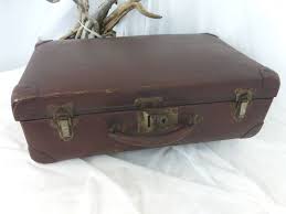 Voici Une Adorable Ancienne Petite Valise En Carton Vintage De Couleur Marron Des Annees 50 60 De 50 X 30 X 15 Cm Avec To Valise En Carton Petite Valise Valise