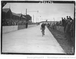 Recueil Tour De France Cycliste De 1936 Journee Du 01 Aout 20e Etape Angers Vire Matin Et Le Contre La Mont Tour De France Tour De France Cycliste France