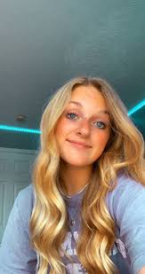 Kendra Yates's Instagram, Twitter & Facebook