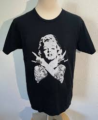 Your first purchase offer ₹200 off. Marilyn Monroe With Tattoos Mens Graphic T Shirt Size Gem