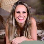 Debora Nieves's Instagram, Twitter & Facebook