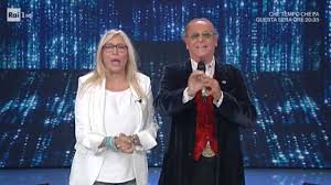 Consulta los próximos eventos y actuaciones de renzo arbore. Sanremo 2022 Si Aprono Le Porte A Mara Venier Con Renzo Arbore Direttore Artistico Biccy It