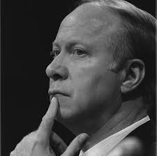 David Gergen, Adviser to Presidents and Political Commentator, Dies at 83 -  The New York Times