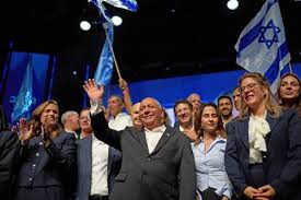 Ex jefe del Estado Mayor de Israel disputa el liderazgo a Netanyahu