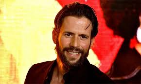 Tài tử 'Vua tốc độ' và hai con gái nhỏ thiệt mạng trong tai nạn rơi máy bay 