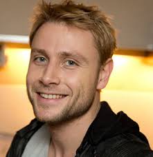 Der film erzählt das drama eines mannes, der aus seiner überschaubaren welt fällt. Max Riemelt Has Partner Amid Gay Rumors Dating Status At Age 34