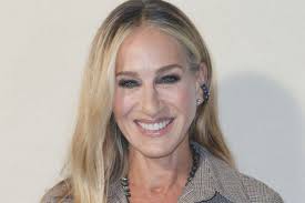 25 ans de Sex & The City : voici l'accessoire de la série dont Sarah  Jessica Parker ne s'est jamais séparée (et qu'elle a ressorti pour cette  occasion)