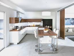 Descubre en ripley.com muebles de cocina con increíbles precios y oportunidades exclusivas. Una Luminosa Cocina Con Isla Multifuncion