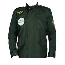 Robert de niro stars as travis bickle in this oppressive psychodrama about a vietnam veteran who rebels against the decadence and immorality of big city life in new york while working the nightshift as a taxi driver. Robert De Niro Taxi Driver M 65 Jacket Jacketsthreads